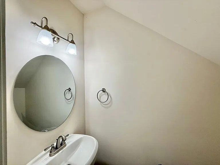 212 N Peartree Ln #C — Photo 7