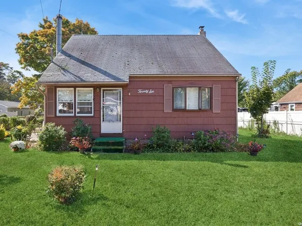 26 North Evergreen Drive, Selden, NY 11784