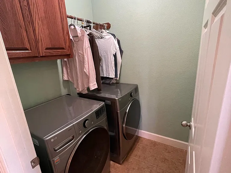 1521 NE Dysart Woods Ln — Photo 18