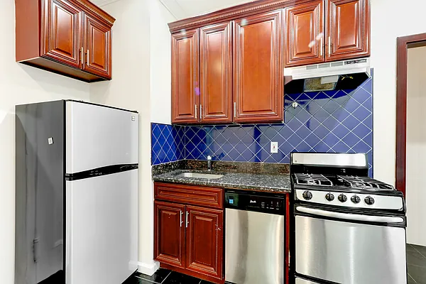 Rented by REZI | media 22