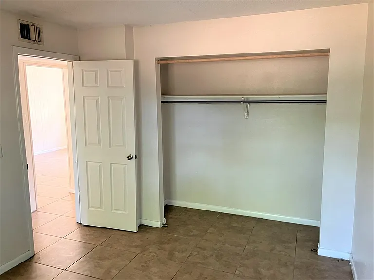 927 N Iowa Ave #B10 — Photo 5