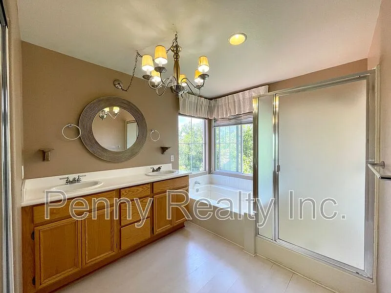 4 bed, 3.0 bath, 2116 sqft, $4,550 — Photo 4