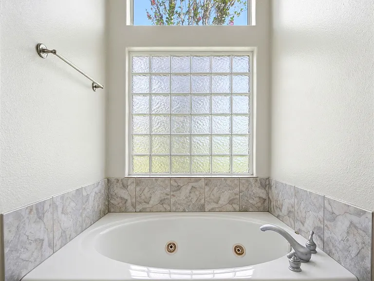 1702 Fantasy Woods Dr — Photo 29