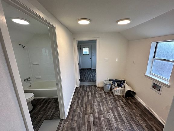 4th image of 325 W Avenue D