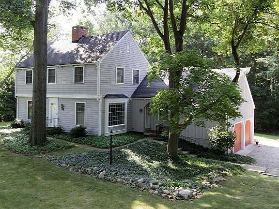 2nd image of 715 Bloor Ln
