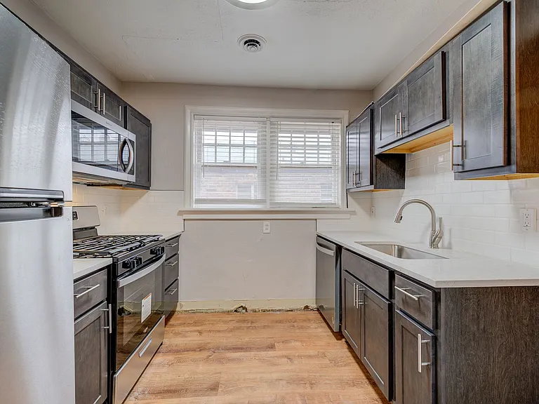 (242) 7156-58 Tulane Ave — Photo 9