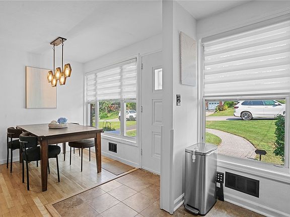 2nd image of 275 Lilac Dr