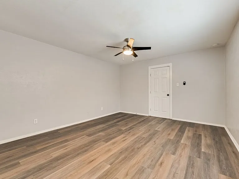 2203 Salem Dr — Photo 7