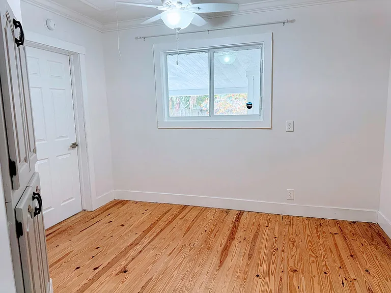 221 S M St — Photo 16