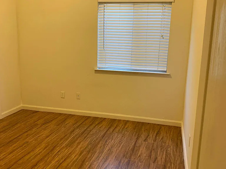 2832 E Cromwell Ave — Photo 41