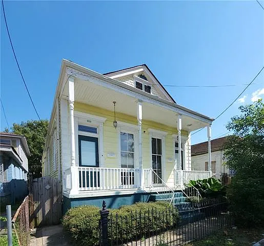 2 bed, 1.0 bath, 977 sqft, $1,400 — Photo 1