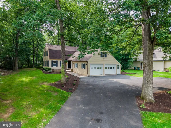 7 Forest Ln, Carlisle, PA 17015