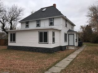 320 3rd St SW, Rugby, ND 58368