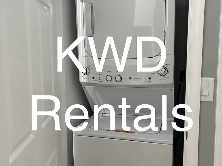 laundry closet with stackable washer/dryer