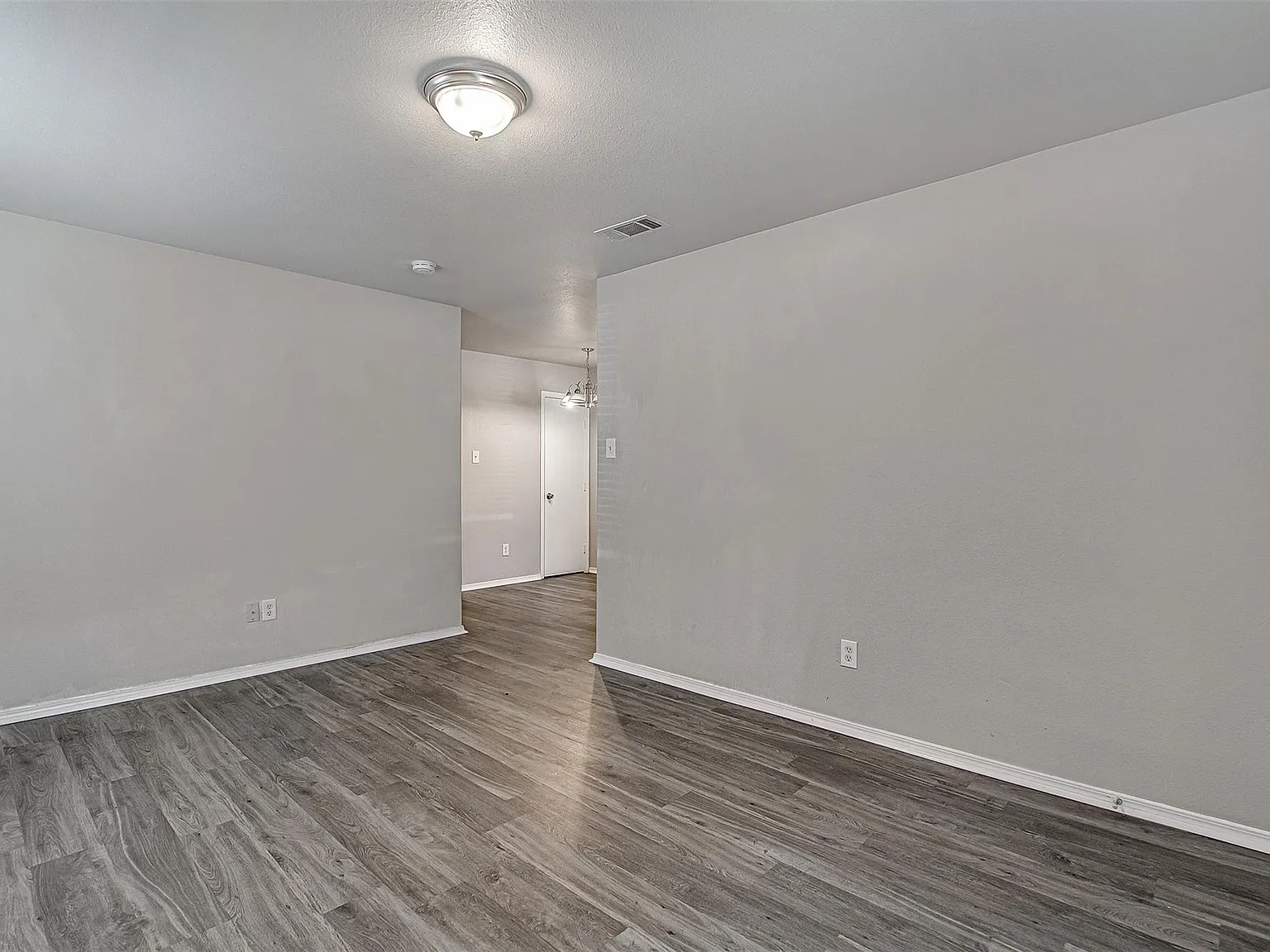 3 bed, 1.5 bath, 1250 sqft, $1,195 — Photo 2