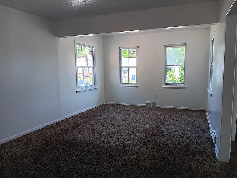 12405 Emery Ave — Photo 6