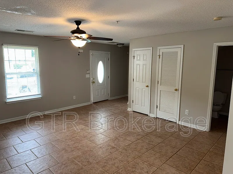 3 bed, 2.0 bath, 1440 sqft, $1,800 — Photo 4
