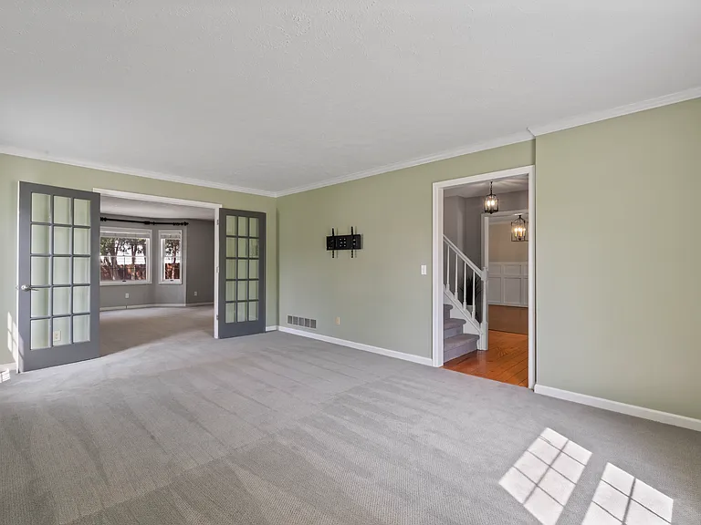 4690 Lindbergh Dr — Photo 21