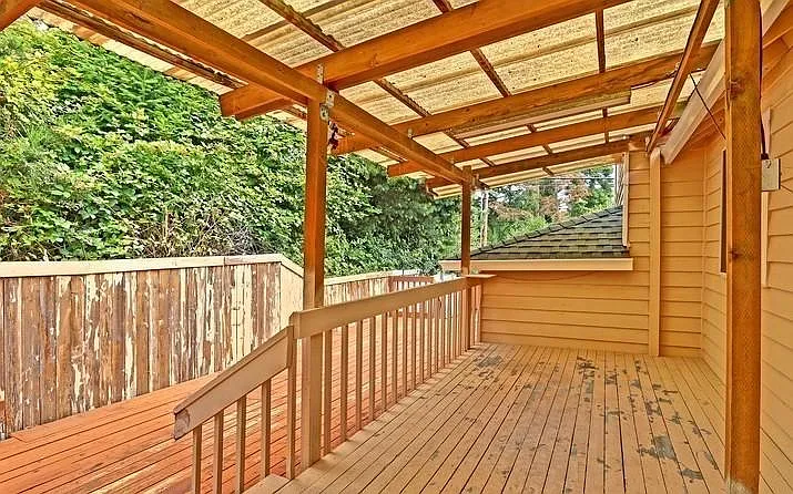 Deck & backyard