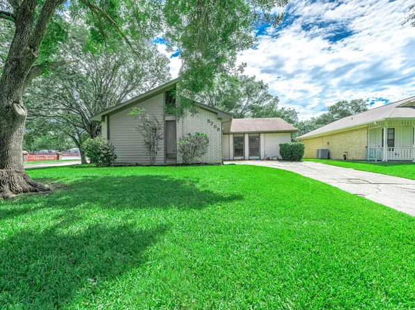 2702 Dove Tree Dr, Alvin, TX 77511