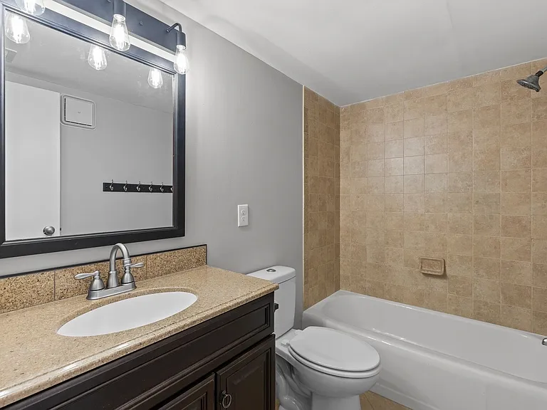 1005 Woodrow Ave #3F — Photo 10