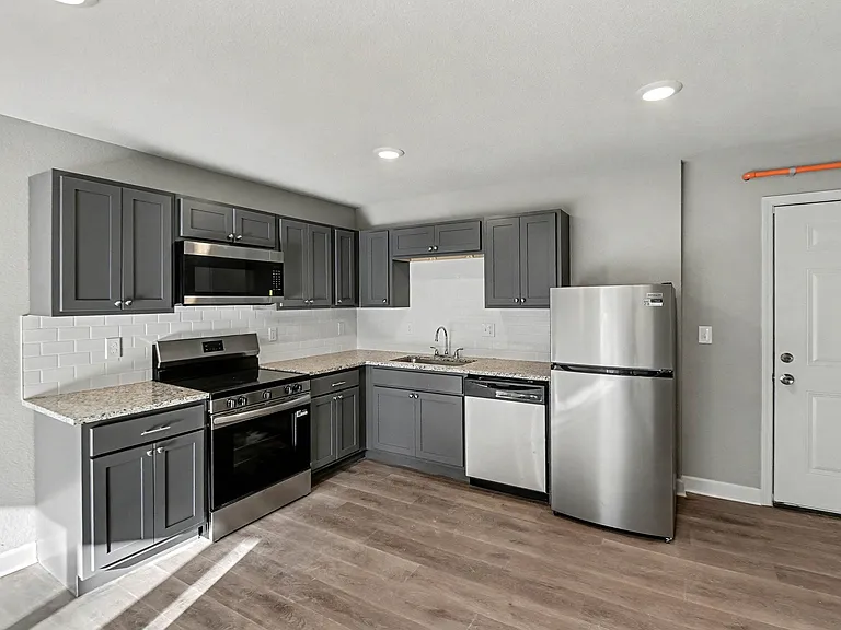 Mayfair Apartments — Photo 36