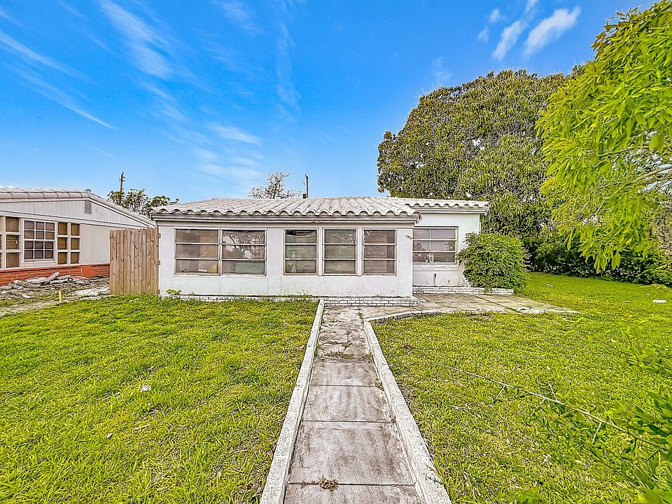 1st image of 17590 NE 19th Avenue