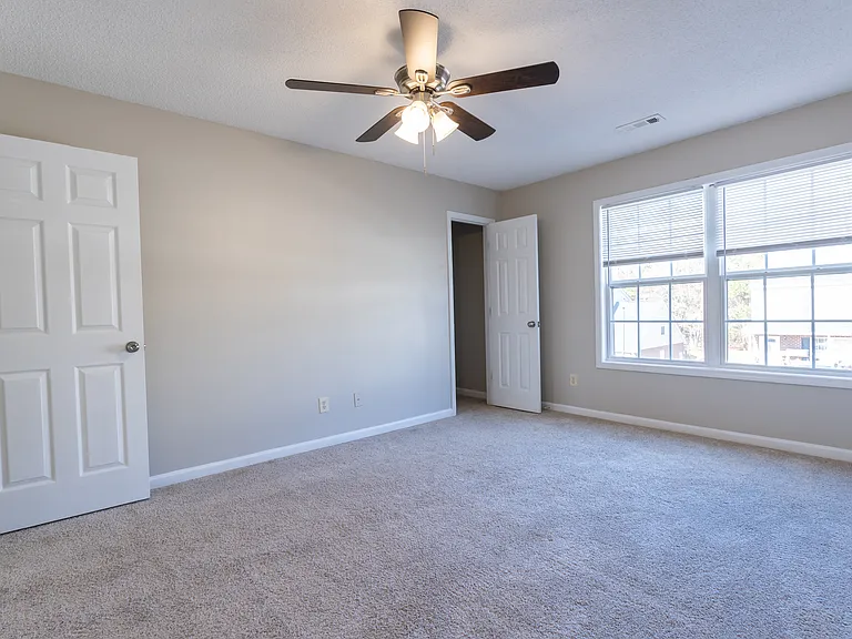 225 Springfield Cir #B — Photo 12