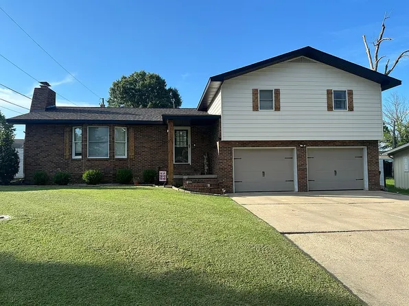 1112 Meadow Ln, Dexter, MO 63841