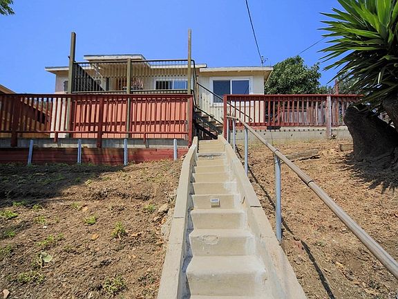 4th image of 4435 Portola Ave
