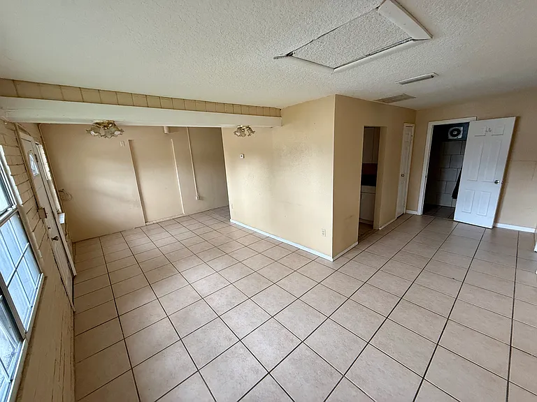 357 W Woodward Ave #A — Photo 1