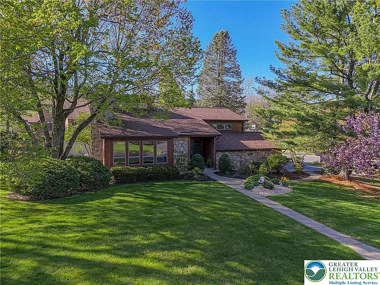 3705 Vale View Dr S — Photo 2