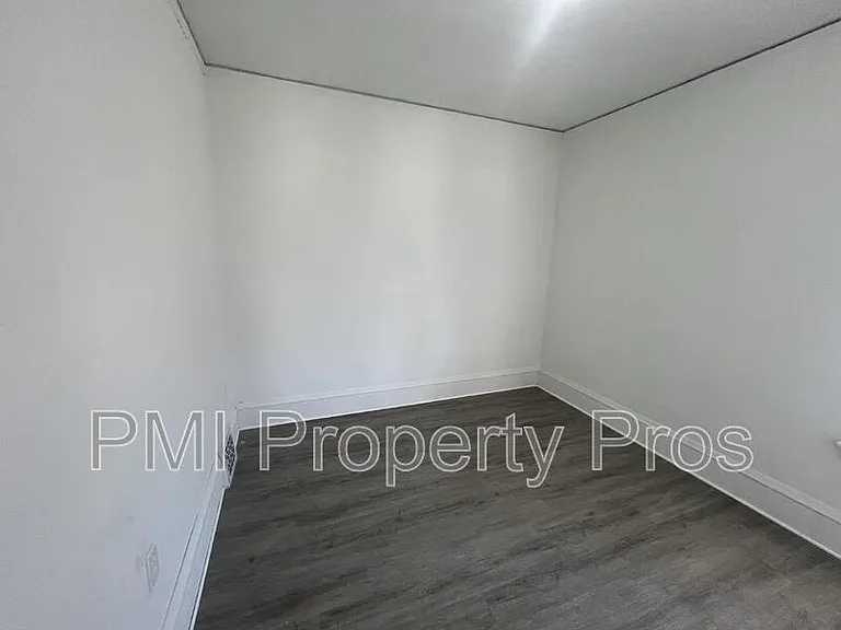 3284 N 30th St — Photo 9