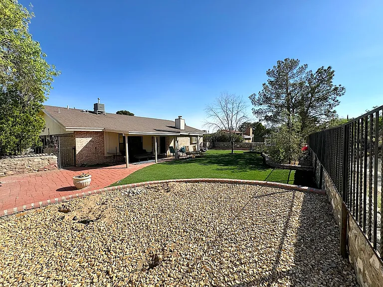 6851 Amposta Dr — Photo 27