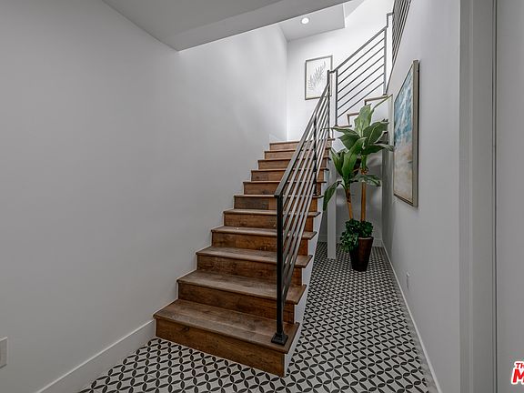 2nd image of 2331 1/2 W Avenue 31