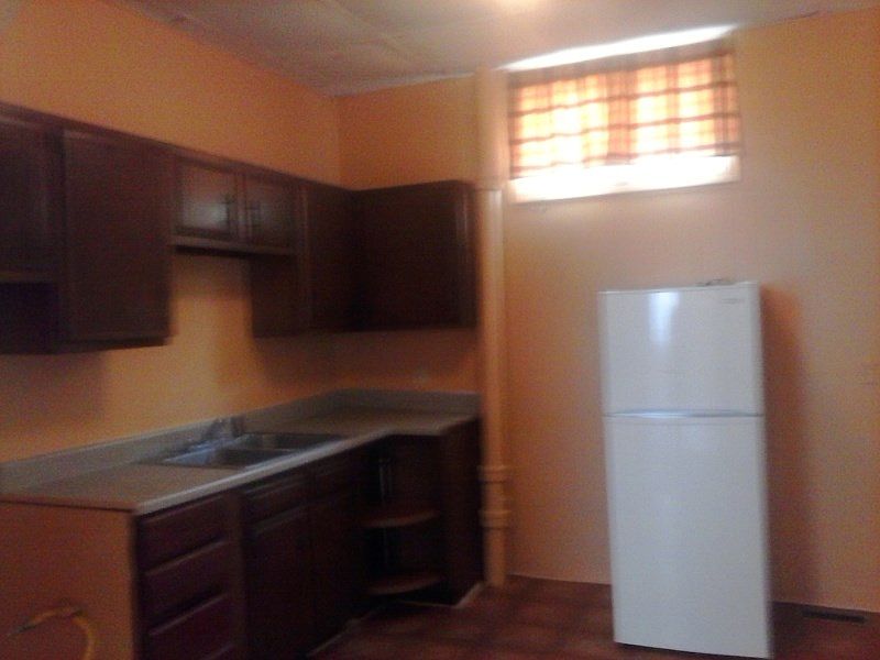 2nd image of 2331 Duncan St