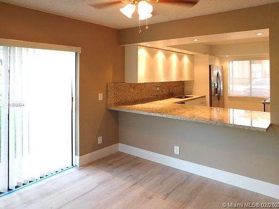 4th image of 231 Lakeview Dr APT 106