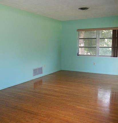 3rd image of 1446 W Voorhis Ave