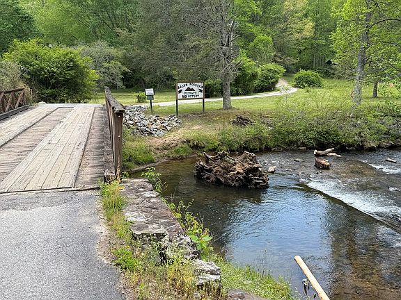 2nd image of Brown Mountain Rd