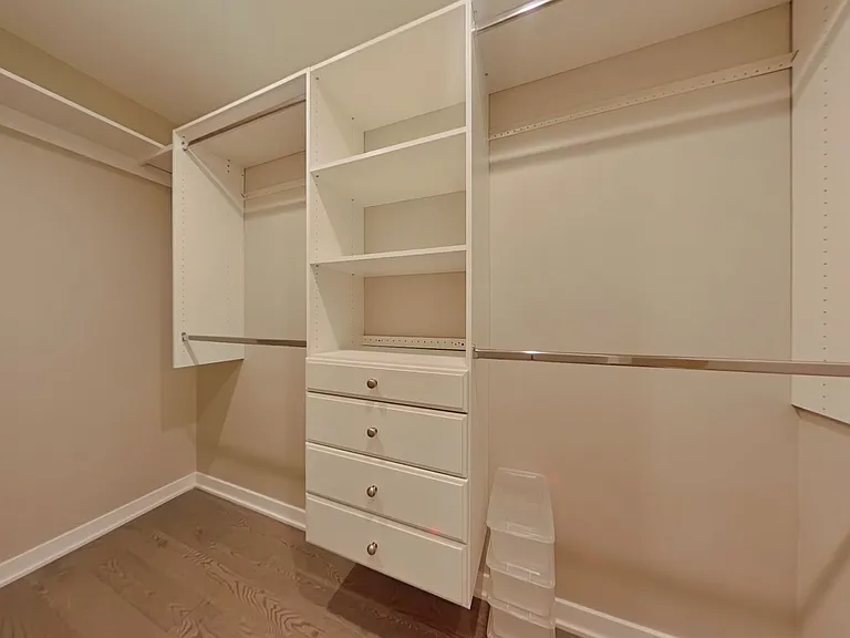670 N. Clark — Photo 10