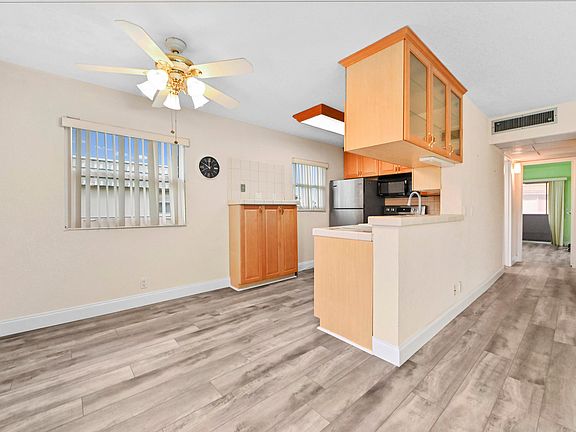 5th image of 233 Monaco Boulevard E