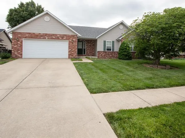 9 Pinebrooke, Troy, IL 62294