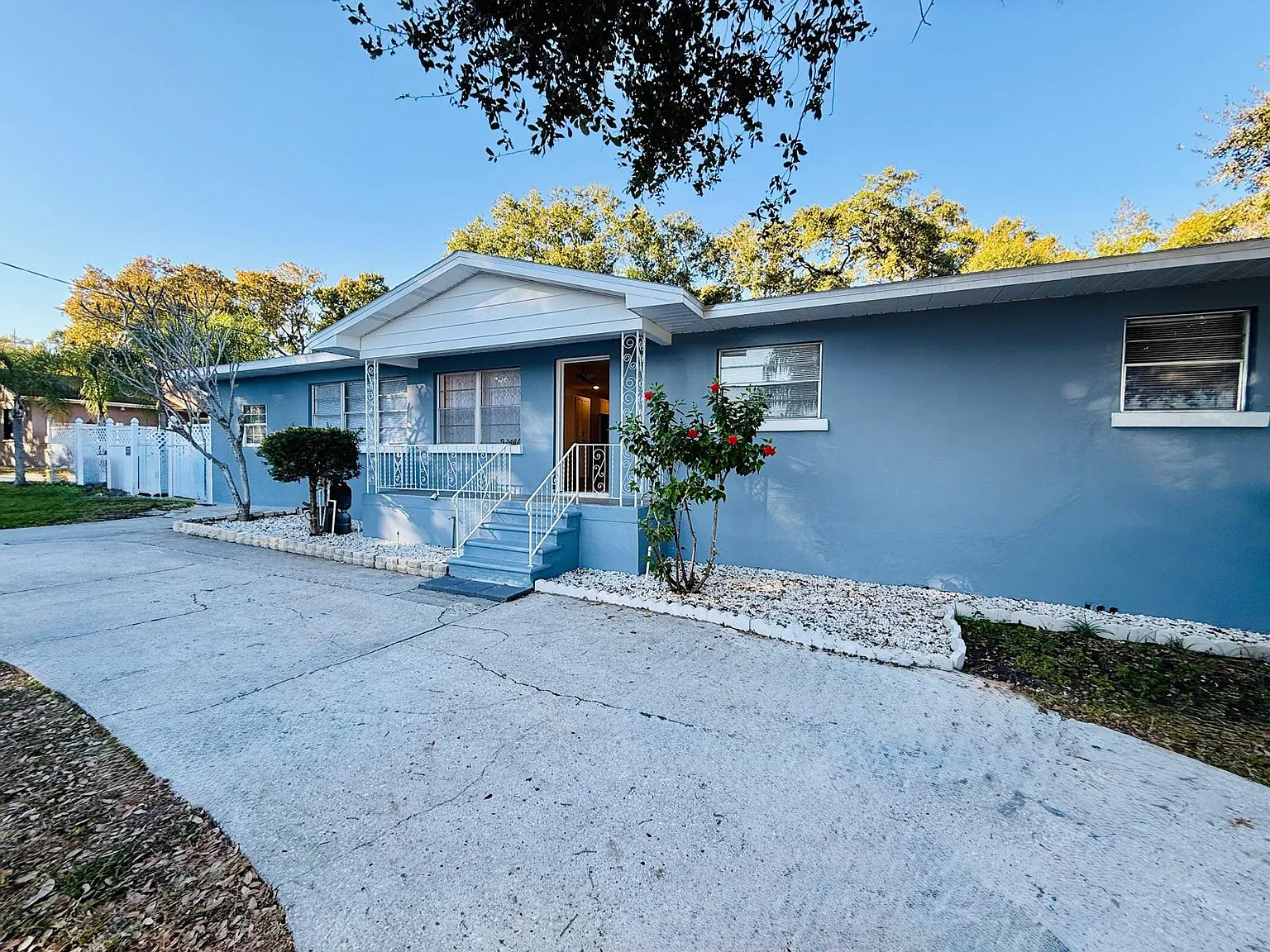 3 bed, 1200 sqft, $2,200 — Photo 1