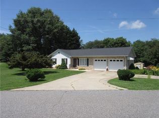 5151 Canterbury Dr, Conover, NC 28613