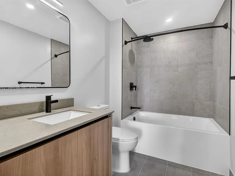 121 NE 5th St #3313 — Photo 16
