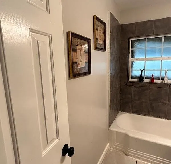 607 W Dallas St — Photo 1