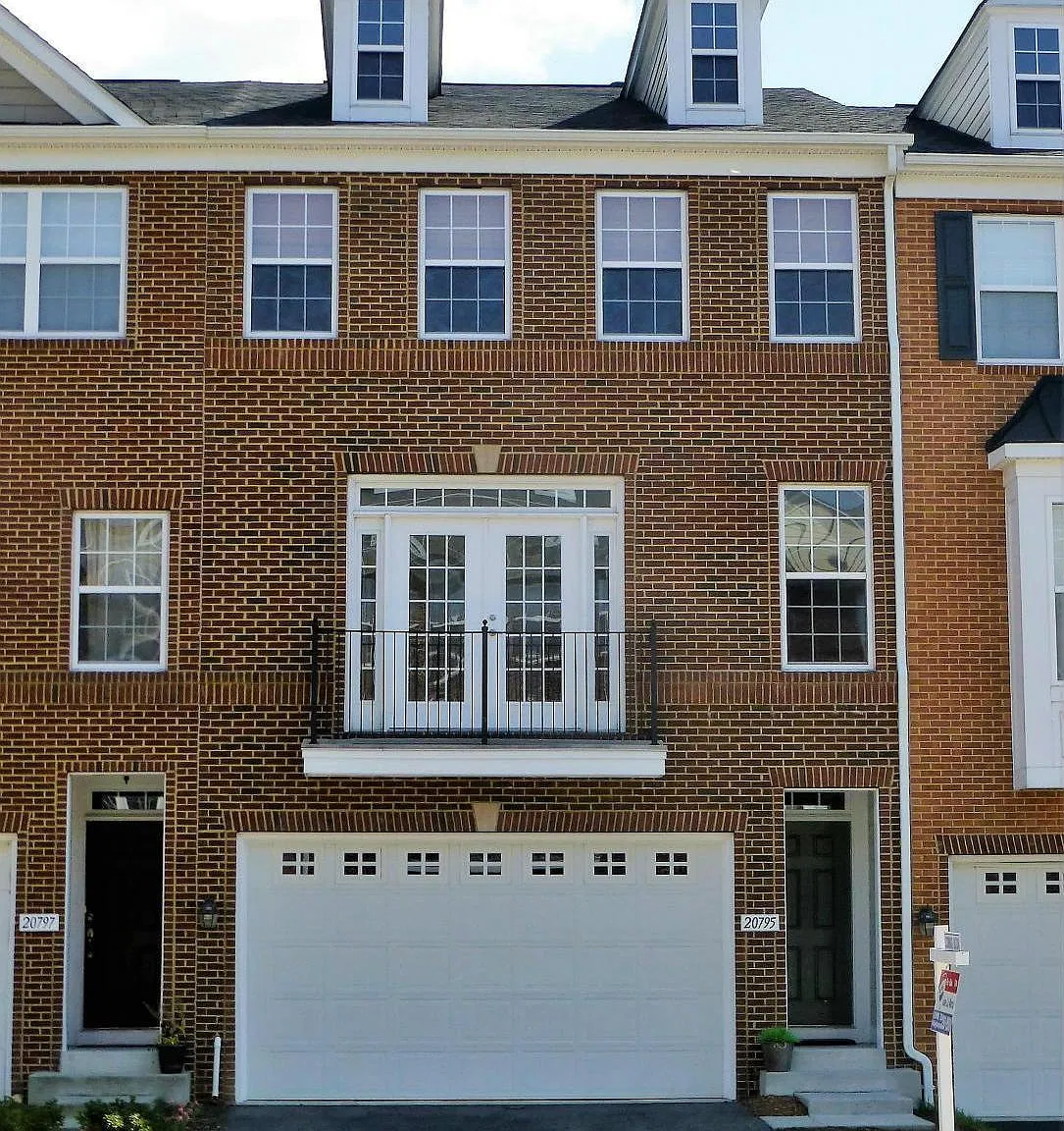 3 bed, 2270 sqft, $3,200 — Photo 1