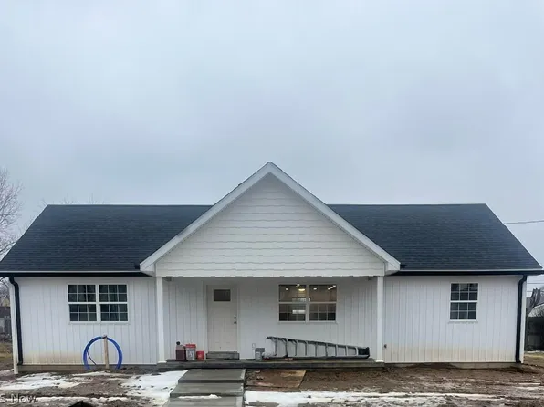 165 W 3rd St, Frazeysburg, OH 43822