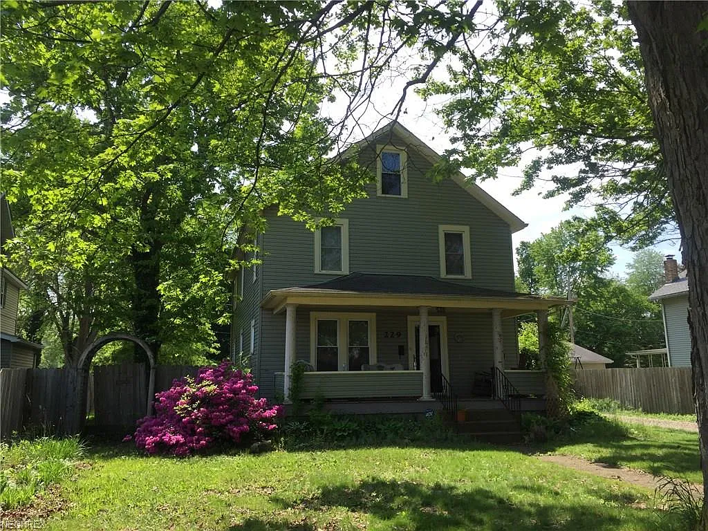 229 Beaver Ave NE photo 1