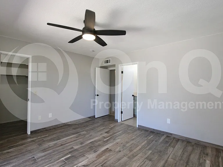 967 W La Jolla Dr — Photo 16